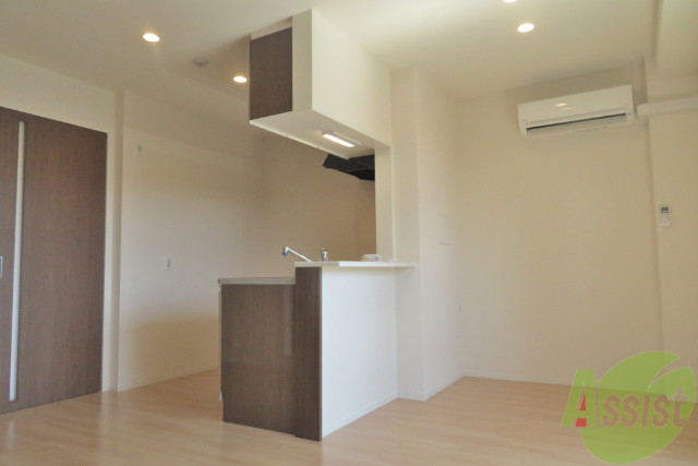 居室・リビング　リビングは１１．２帖のＬＤＫです。南向きで陽当りも良好ですよ