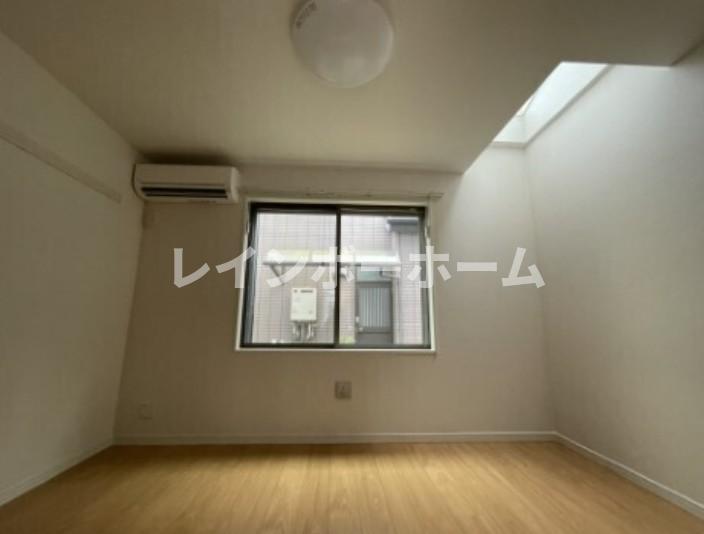 居室・リビング　こちらの居間で趣味の時間をお楽しみください