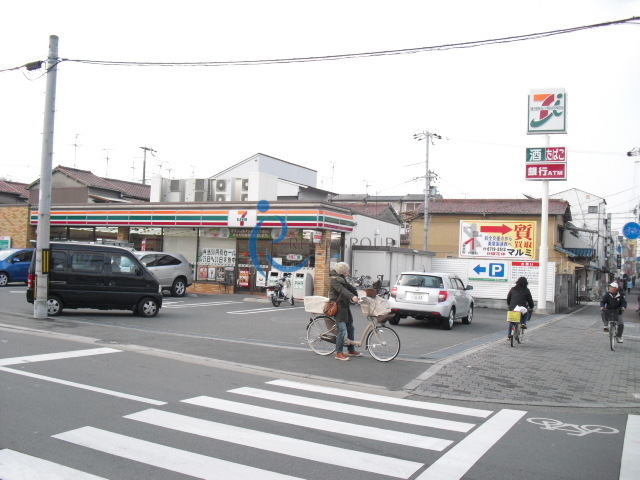 コンビニ　セブンイレブン大阪白鷺中学校前店（コンビニ）まで692m