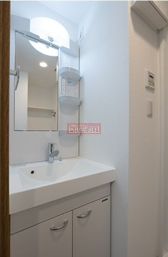 洗面設備　反転の参考写真