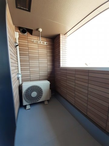 バルコニー　陽当たり良好なバルコニーです