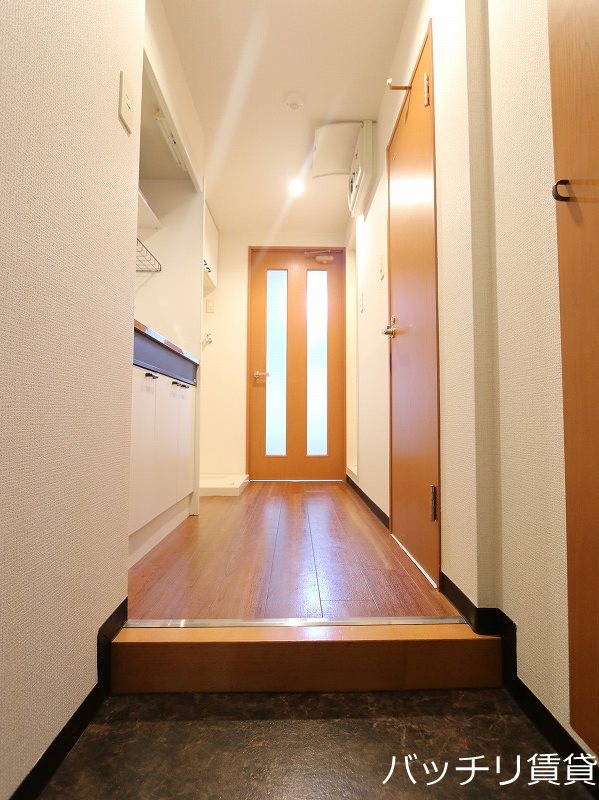 玄関　※同マンション別部屋写真のため、現状優先。