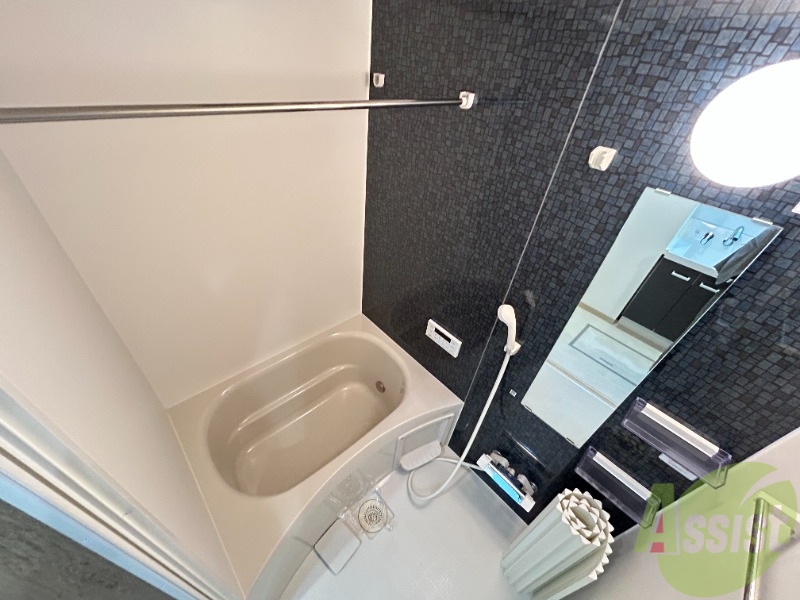 バス・シャワールーム　浴室には乾燥機が設置されております。雨の日でも干せます。