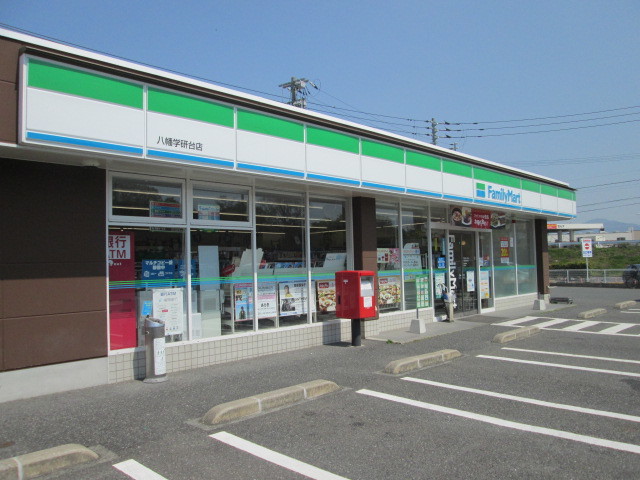 コンビニ　ファミリーマート（コンビニ）まで600m