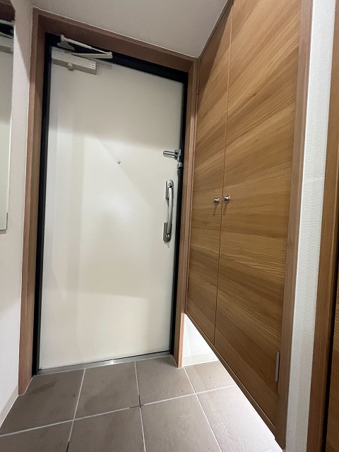 玄関　同物件別号室のものです。