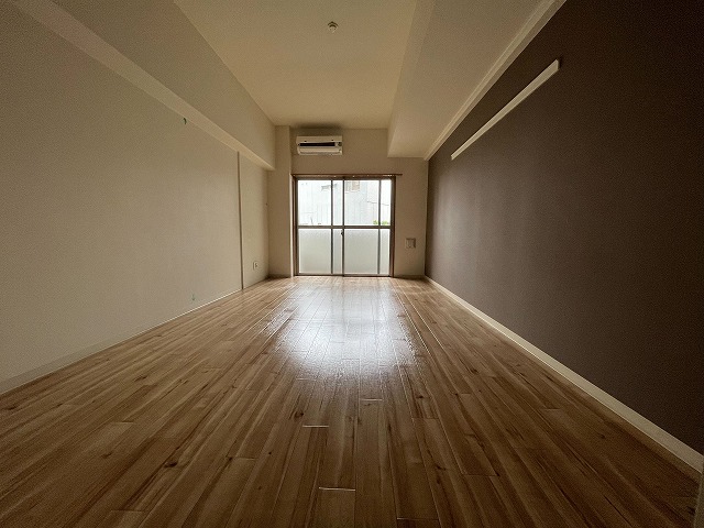 居室・リビング　同物件別号室のものです。