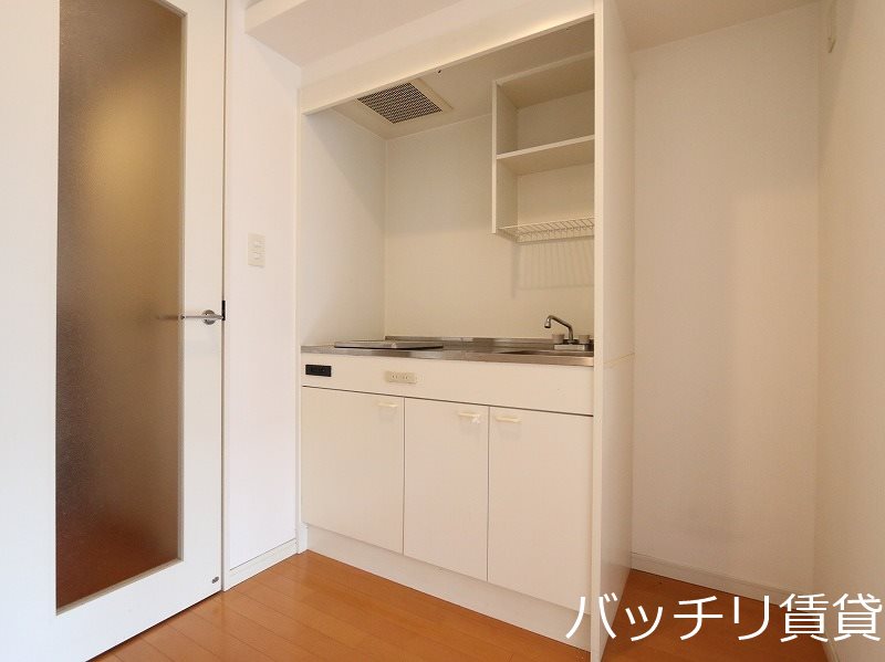キッチン　別号室タイプの為、現状を優先致します。