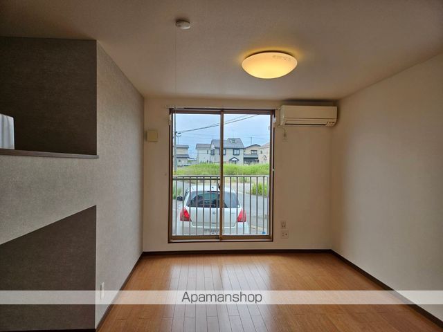 felice大街道IIの居間写真