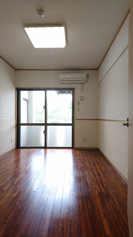 居室・リビング　同タイプの別部屋の写真になります
