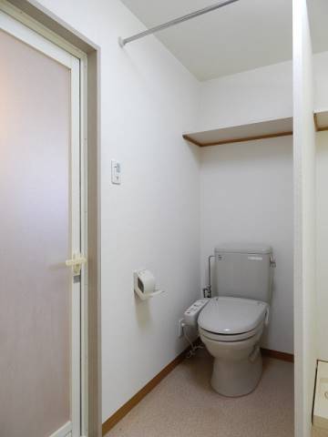 トイレ　※写真は同物件内、別のお部屋の様子です