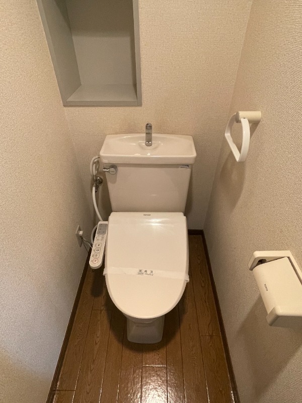 トイレ　落ち着いた色調のトイレです♪