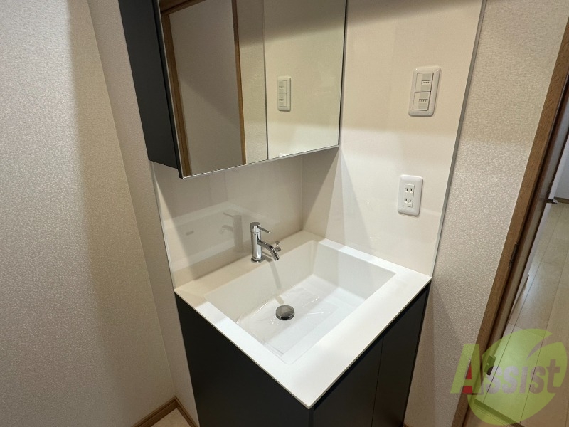 洗面設備　シャンプードレッサー。身支度はここでばっちり。