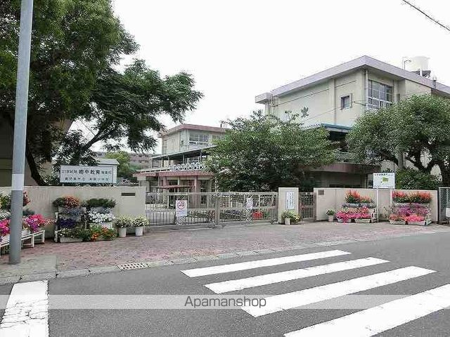 小学校　鹿児島市立紫原小学校（小学校）まで327m