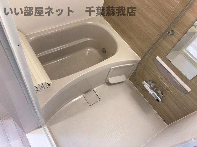 バス・シャワールーム　コンパクトで使いやすいお風呂です