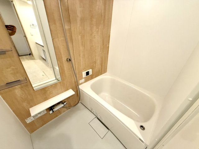 バス・シャワールーム　浴室乾燥機・追い炊き機能付きで便利です☆