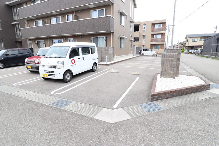 駐車場　2台目もお気軽にお問合せください♪