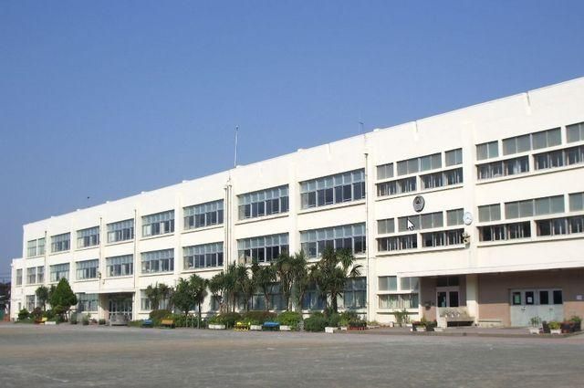 小学校　★西鶴間小学校★（小学校）まで614m