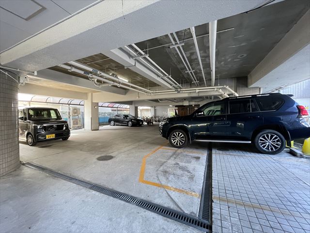 駐車場　駐車場