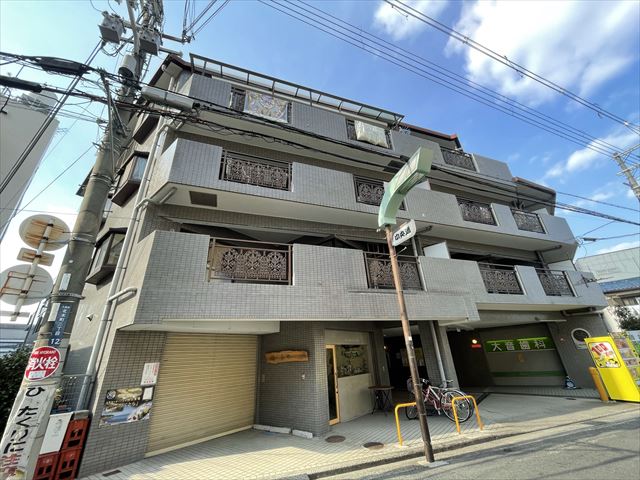 建物外観　■防音に優れた鉄筋コンクリート造■最寄り駅まで5分程度の立地