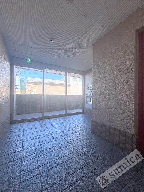 ロビー　落ち着いたエントランス。マンションを演出します。