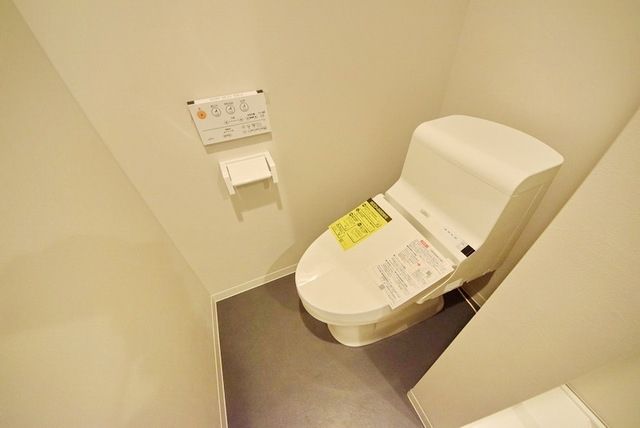 トイレ　洗浄便座です