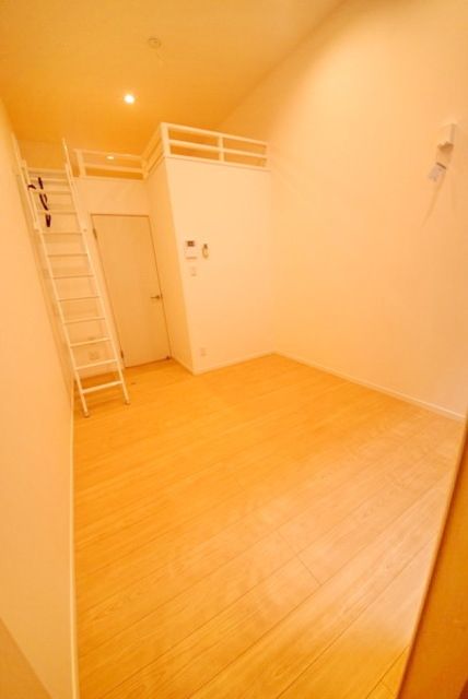 居室・リビング　明るいお部屋です
