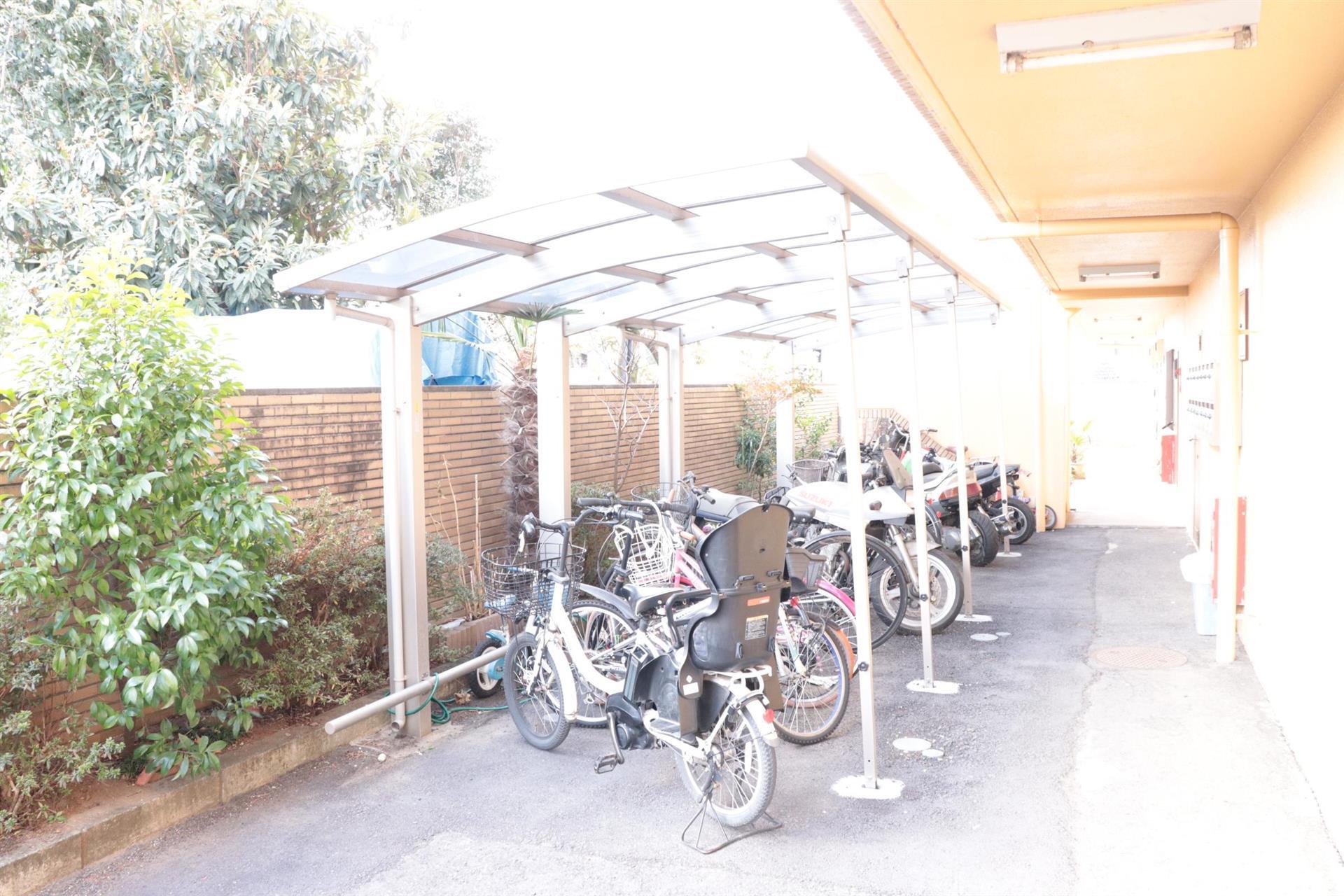 建物外観　駐輪場