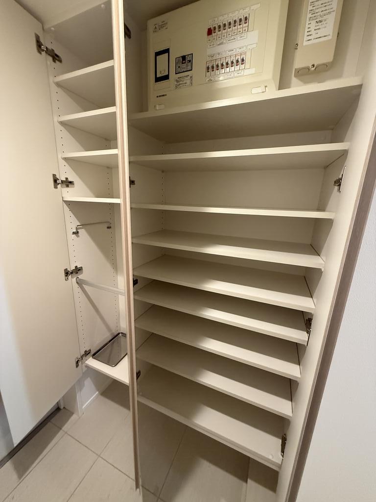 玄関　※別タイプの画像となります