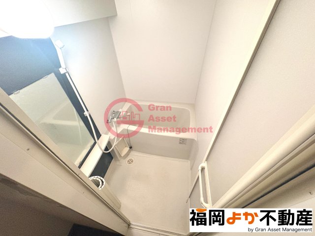 バス・シャワールーム　コンパクトで使いやすいお風呂です