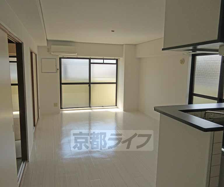 居室・リビング　とても広々としたお部屋ですよ