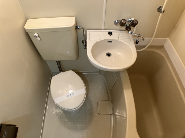 バス・シャワールーム　※補修前の参考画像の為、設備等は現況優先。