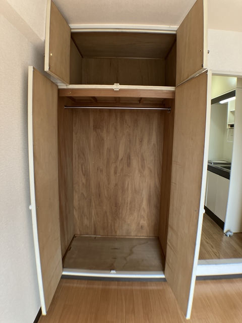 収納　※補修前の参考画像の為、設備等は現況優先。