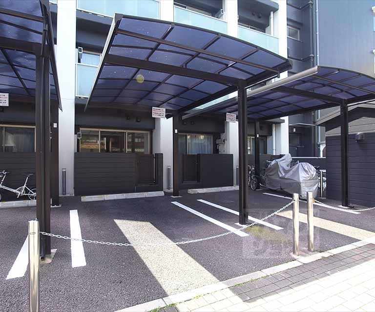 その他部屋・スペース　バルコニーから駐車場へ直接出られます。