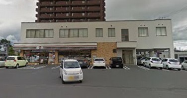 コンビニ　セブンイレブン（コンビニ）まで300m