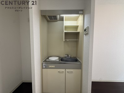 キッチン　収納棚あり・システムキッチンIHコンロ