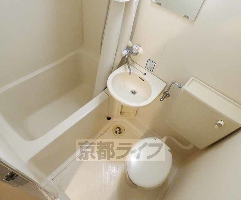バス・シャワールーム　広々とした浴室です。