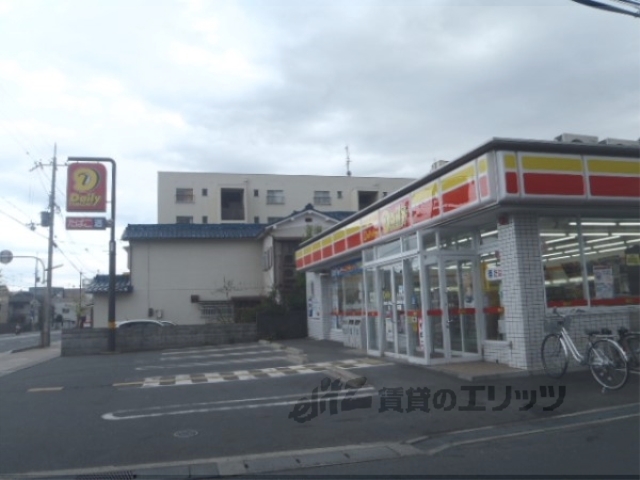 コンビニ　デイリーヤマザキ長岡京友岡店（コンビニ）まで700m