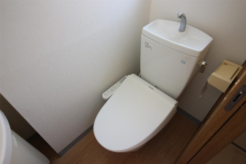 トイレ　ウォシュレット付きです