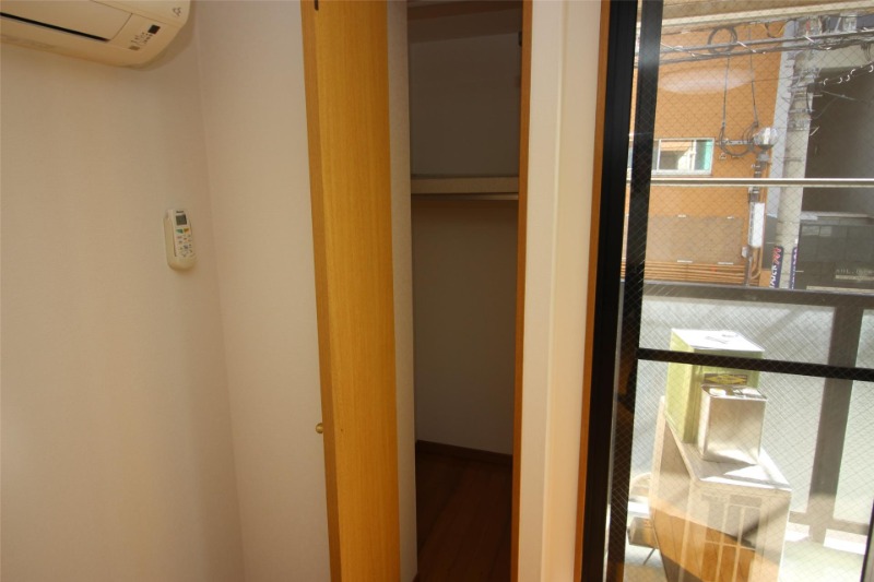 収納　お荷物はこちらに