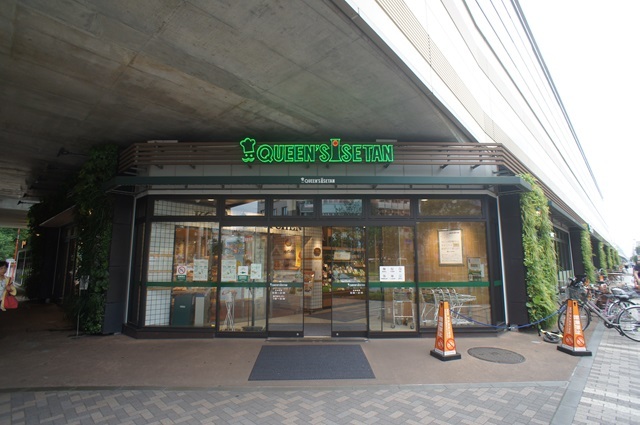 スーパー　クイーンズ伊勢丹武蔵境店（スーパー）まで861m