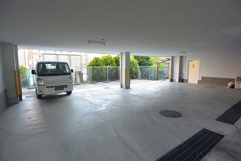 駐車場　駐車場