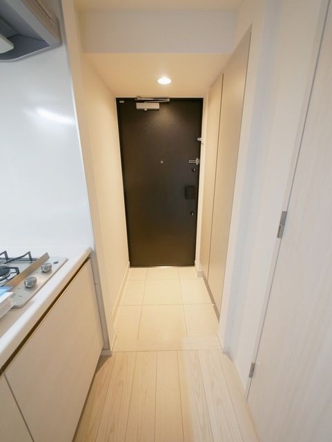 玄関　同物件別部屋写真