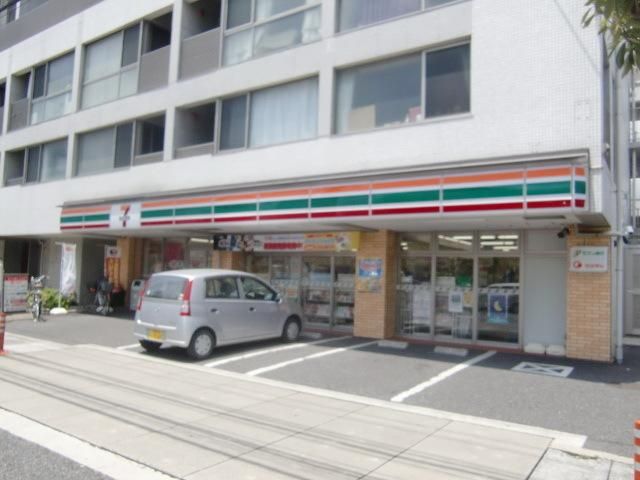 コンビニ　セブンイレブン（コンビニ）まで31m