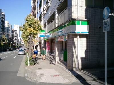 コンビニ　ファミリーマート 新宿天神町店（コンビニ）まで66m