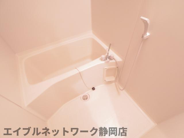 バス・シャワールーム　落ち着いた空間のお風呂です