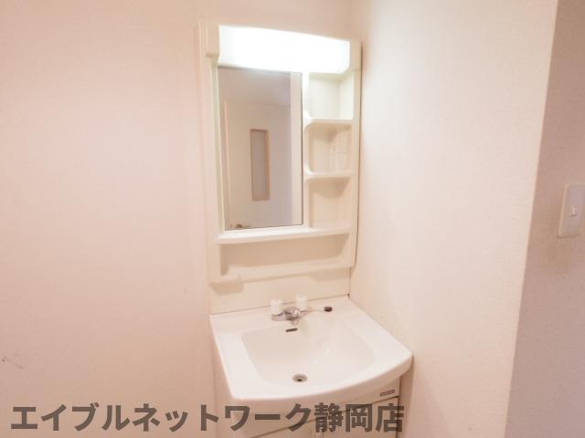 洗面設備　コンパクトで使いやすい洗面所