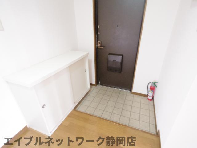 玄関　収納もある玄関です