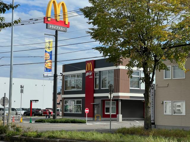 飲食店　マクドナルド帯広白樺通店（飲食店）まで1596m