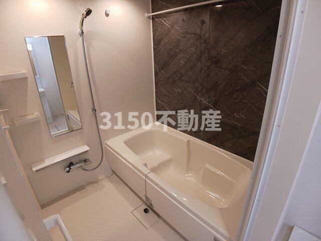 バス・シャワールーム　落ち着いた空間のお風呂です