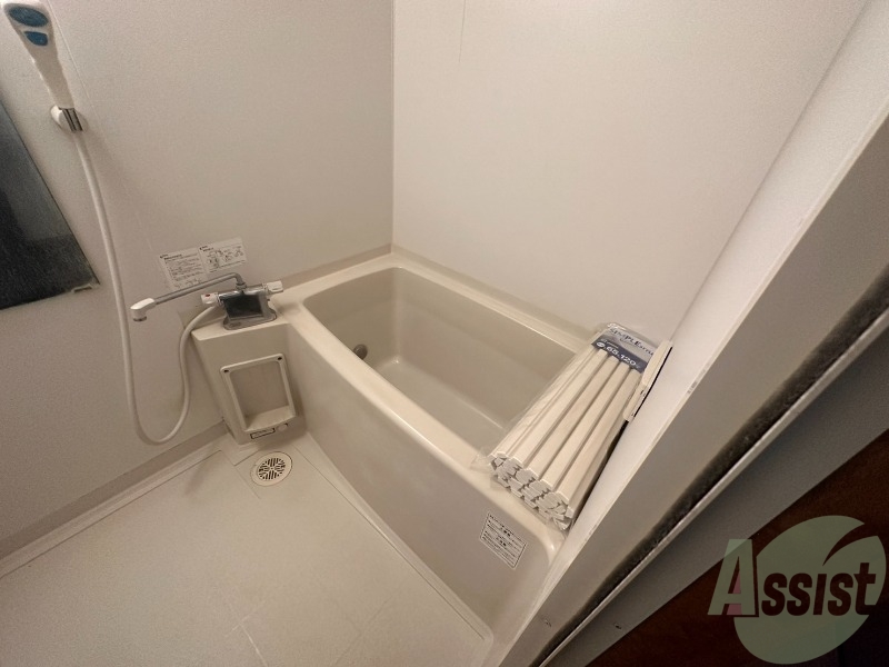 バス・シャワールーム　こちらのお風呂で、一日の疲れを癒してください。